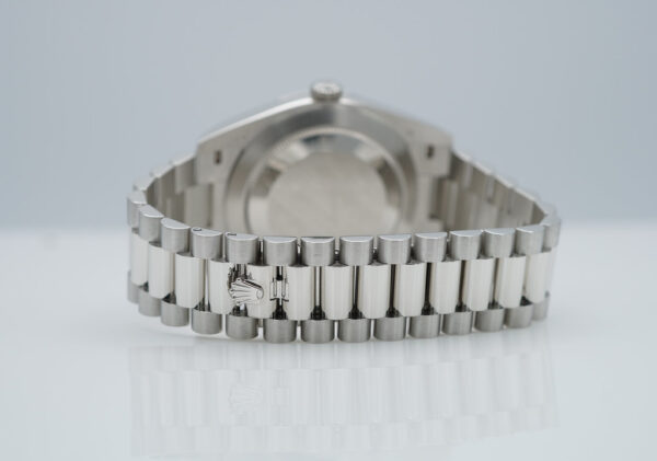Rolex 228206 DAY DATE 40 PLATINUM ICE BLUE DIAGONAL MOTIF DIAL COMPLETE SET - Image 7