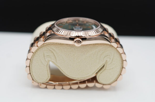 Rolex 228235 DAY DATE 40 ROSE GOLD OLIVE GREEN ROMAN DIAL 2022 COMPLETE SET - Image 3