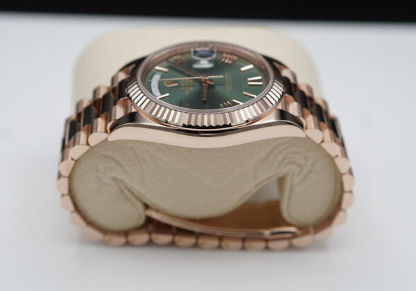 Rolex 228235 DAY DATE 40 ROSE GOLD OLIVE GREEN ROMAN DIAL 2022 COMPLETE SET - Image 4