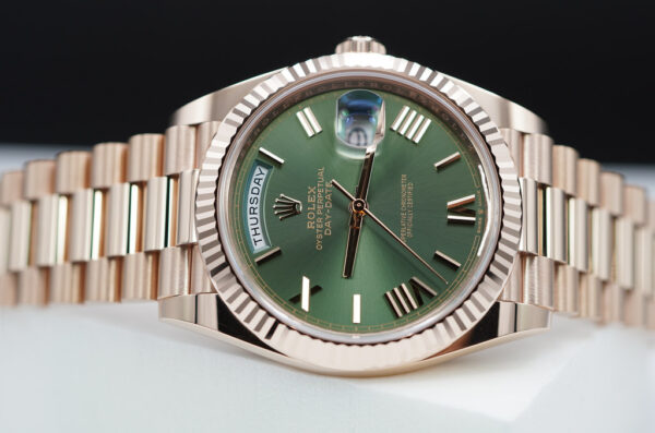 Rolex 228235 DAY DATE 40 ROSE GOLD OLIVE GREEN ROMAN DIAL 2022 COMPLETE SET - Image 10