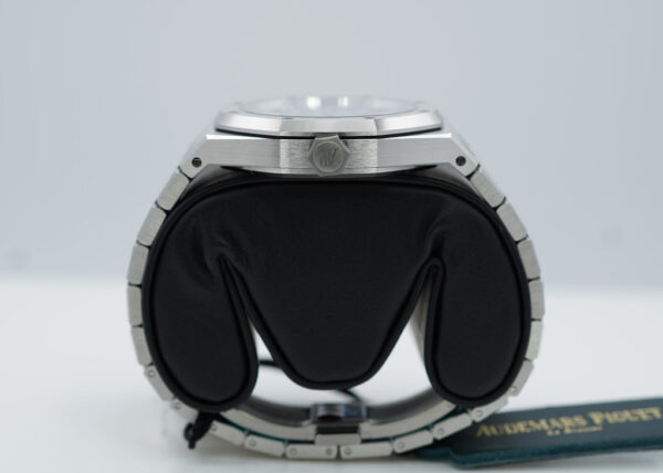 BRAND NEW Audemars PIGUET ROYAL OAK 15550ST ICE BLUE DIAL 37MM 2023 COMPLETE SET - Image 3