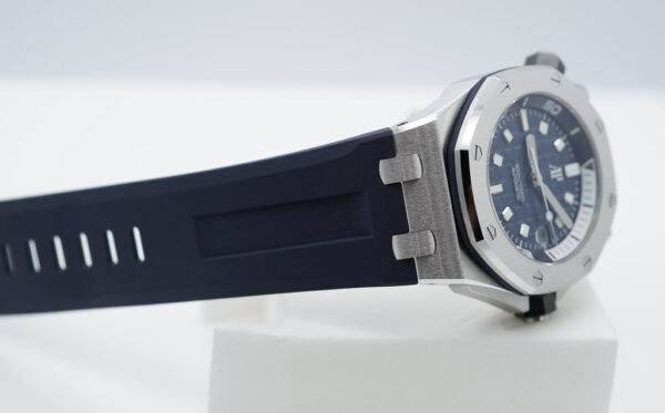 Audemars PIGUET ROYAL OAK OFFSHORE DIVER 15720ST BLUE DIAL 2022 WARRANTY FULL SET - Image 6