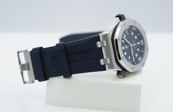Audemars PIGUET ROYAL OAK OFFSHORE DIVER 15720ST BLUE DIAL 2022 WARRANTY FULL SET - Image 5