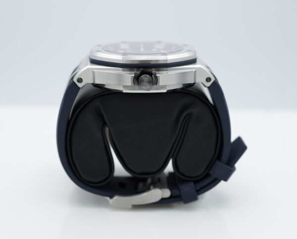 Audemars PIGUET ROYAL OAK OFFSHORE DIVER 15720ST BLUE DIAL 2022 WARRANTY FULL SET - Image 3