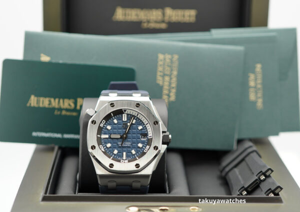Audemars PIGUET ROYAL OAK OFFSHORE DIVER 15720ST BLUE DIAL 2022 WARRANTY FULL SET - Image 2