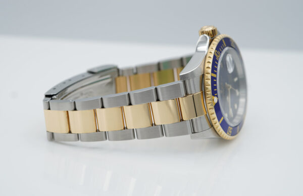 Rolex 16613LB SUBMARINER YELLOW GOLD STEEL BLUE DIAL D SERIAL FULL SET - Image 6