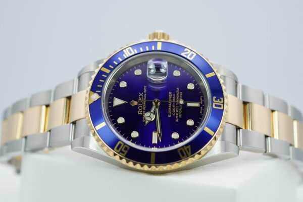 Rolex 16613LB SUBMARINER YELLOW GOLD STEEL BLUE DIAL D SERIAL FULL SET - Image 11
