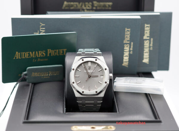Audemars PIGUET ROYAL OAK 15500ST GREY DIAL 41MM 2020 WARRANTY FULL SET - Image 2