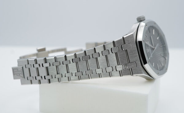 Audemars PIGUET ROYAL OAK 15500ST GREY DIAL 41MM 2020 WARRANTY FULL SET - Image 5