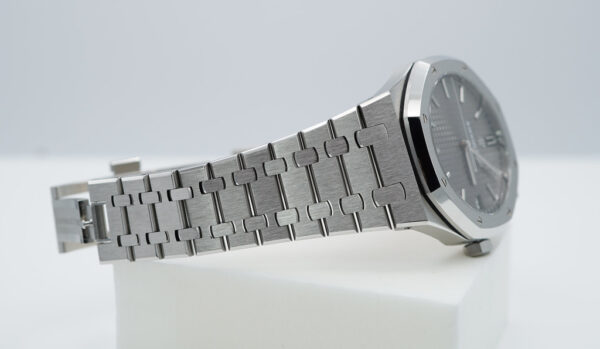Audemars PIGUET ROYAL OAK 15500ST GREY DIAL 41MM 2020 WARRANTY FULL SET - Image 6