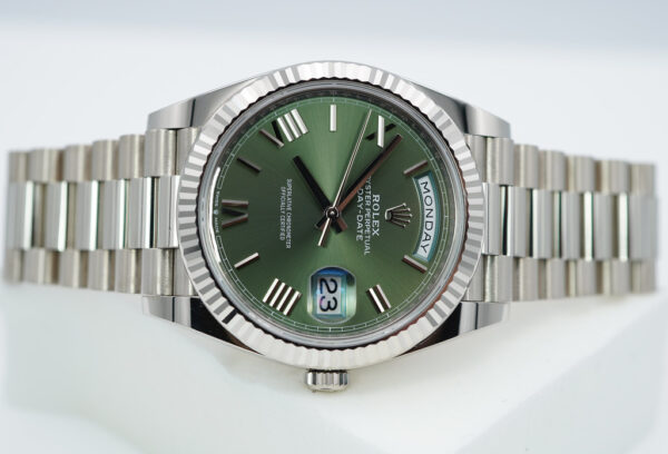 Rolex 228239 DAY DATE 40 18K WHITE GOLD OLIVE GREEN ROMAN DIAL 2022 FULL SET - Image 9