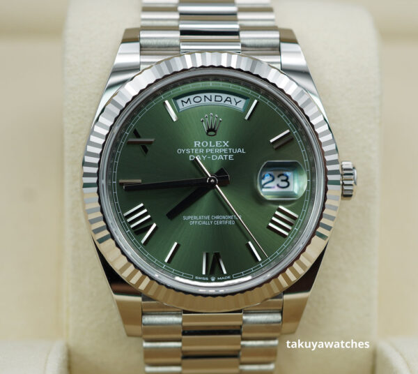 Rolex 228239 DAY DATE 40 18K WHITE GOLD OLIVE GREEN ROMAN DIAL 2022 FULL SET