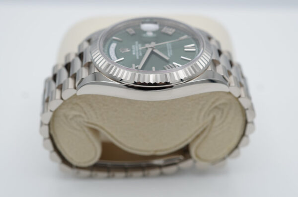 Rolex 228239 DAY DATE 40 18K WHITE GOLD OLIVE GREEN ROMAN DIAL 2022 FULL SET - Image 4