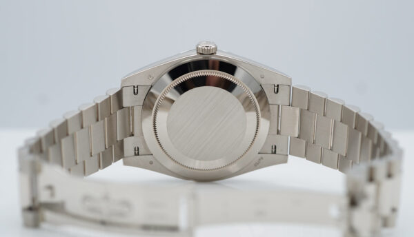 Rolex 228239 DAY DATE 40 18K WHITE GOLD OLIVE GREEN ROMAN DIAL 2022 FULL SET - Image 8