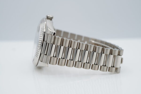 Rolex 228239 DAY DATE 40 18K WHITE GOLD OLIVE GREEN ROMAN DIAL 2022 FULL SET - Image 5