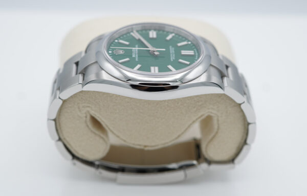 Rolex 124300 OYSTER PERPETUAL 41 GREEN DIAL 2023 COMPLETE SET - Image 4