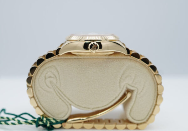 BRAND NEW Rolex 279178 LADY DATEJUST YELLOW GOLD WHITE DIAL PRESIDENT 2023 FULL SET - Image 3