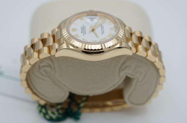 BRAND NEW Rolex 279178 LADY DATEJUST YELLOW GOLD WHITE DIAL PRESIDENT 2023 FULL SET - Image 4