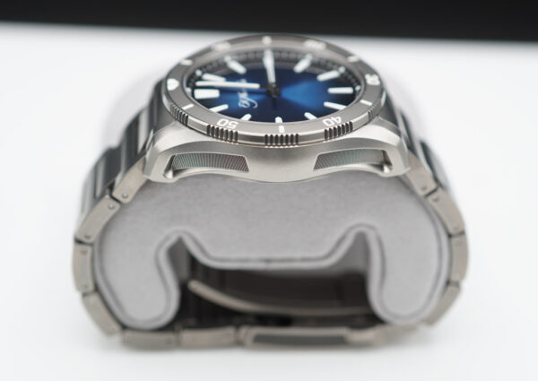 H. Moser & Cie PIONEER CENTRE SECONDS FUNKY BLUE LIMITED OF 100 PCS 2022 FULL SET - Image 4