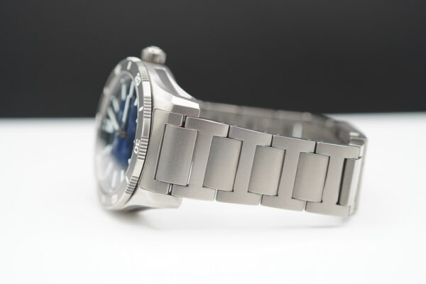 H. Moser & Cie PIONEER CENTRE SECONDS FUNKY BLUE LIMITED OF 100 PCS 2022 FULL SET - Image 5