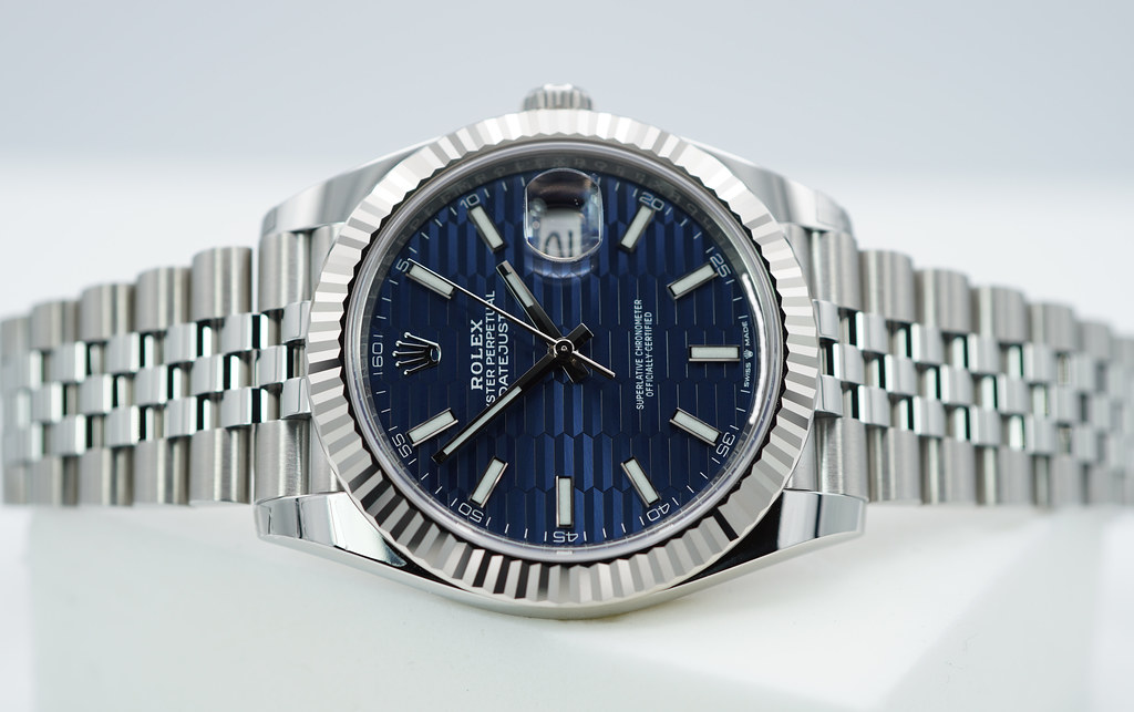 新品　フルート Rolex 126334 DATEJUST 41 FLUTED BEZEL BLUE MOTIF DIAL