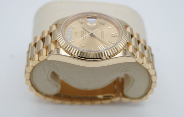 Rolex 228238 DAY DATE 40 YELLOW GOLD CHAMPAGNE ROMAN DIAL 2021 FULL SET - Image 4