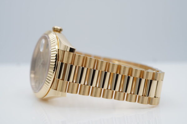 Rolex 228238 DAY DATE 40 YELLOW GOLD CHAMPAGNE ROMAN DIAL 2021 FULL SET - Image 6
