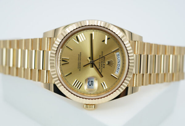 Rolex 228238 DAY DATE 40 YELLOW GOLD CHAMPAGNE ROMAN DIAL 2021 FULL SET - Image 9