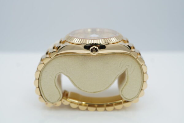 Rolex 228238 DAY DATE 40 YELLOW GOLD CHAMPAGNE ROMAN DIAL 2021 FULL SET - Image 3