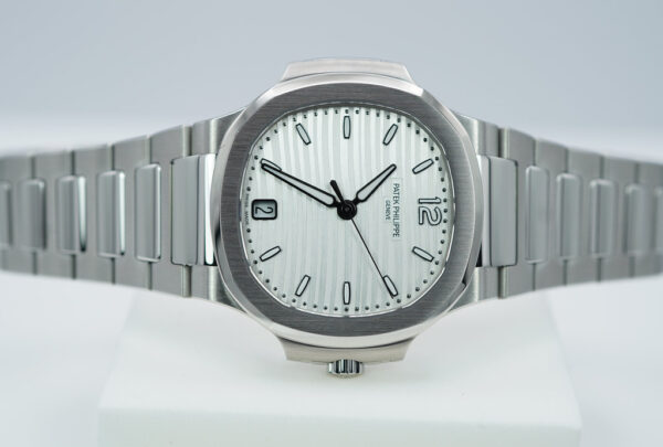 BRAND NEW Patek PHILIPPE 7118/1A NAUTILUS STAINLESS STEEL WHITE DIAL 2023 FULL SET - Image 9