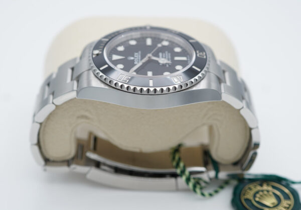 BRAND NEW Rolex 124060 SUBMARINER NO DATE 41MM 2023 WARRANTY FULL SET - Image 4