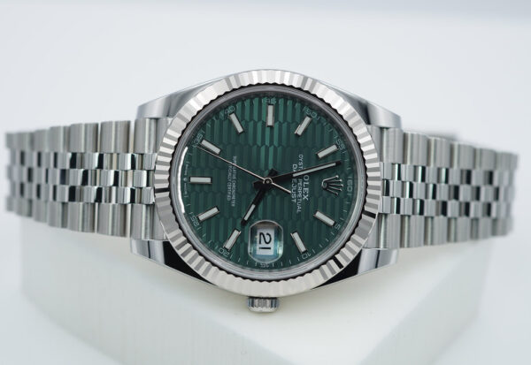 Rolex 126334 DATEJUST 41 FLUTED BEZEL MINT GREEN MOTIF DIAL JUBILEE BAND 2023 FULL SET - Image 9