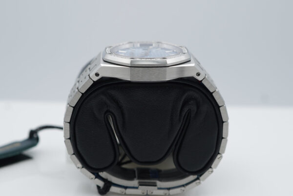 BRAND NEW Audemars PIGUET ROYAL OAK 50th ANNIVERSARY 77451ST STEEL ICE BLUE DIAL 34MM - Image 4