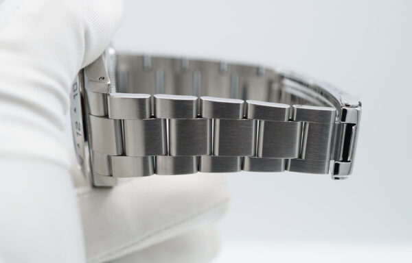 Rolex 16570 EXPLORER II 40MM POLAR WHITE DIAL LUG HOLES P SERIAL BOX PAPER - Image 8