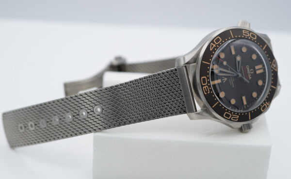 Omega SEAMASTER DIVER 300M 007 JAMES BOND NO TIME TO DIE TITANIUM MESH BRACELET FULL SET - Image 5