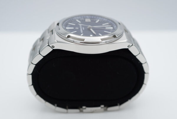 Vacheron CONSTANTIN OVERSEAS 4500V STAINLESS STEEL BLUE DIAL 2022 FULL SET - Image 4