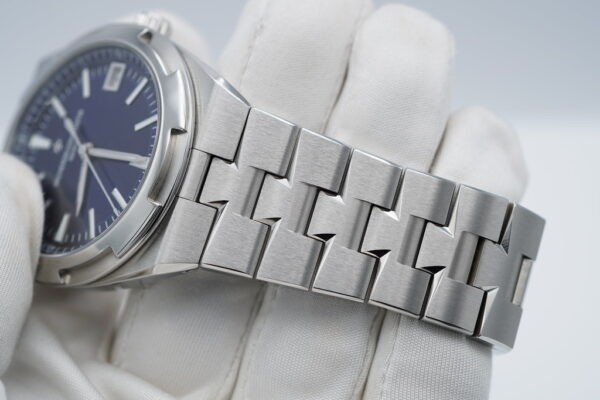 Vacheron CONSTANTIN OVERSEAS 4500V STAINLESS STEEL BLUE DIAL 2022 FULL SET - Image 5