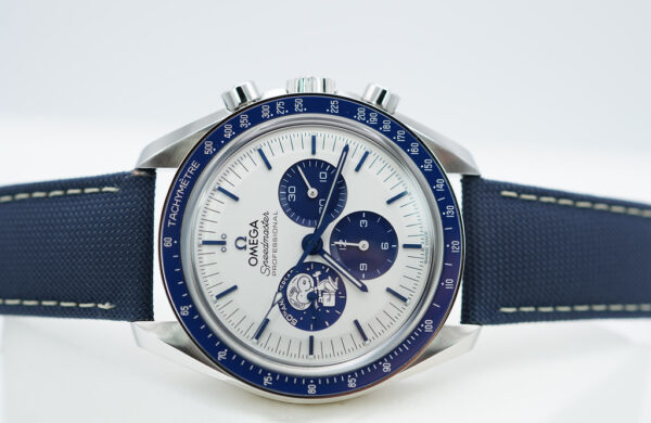 Omega SPEEDMASTER SILVER SNOOPY AWARD 50TH ANNIVERSARY 2023 FULL SET - Image 10