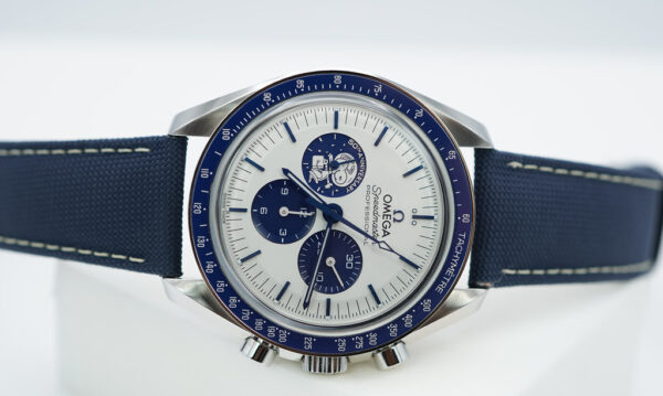 Omega SPEEDMASTER SILVER SNOOPY AWARD 50TH ANNIVERSARY 2023 FULL SET - Image 9