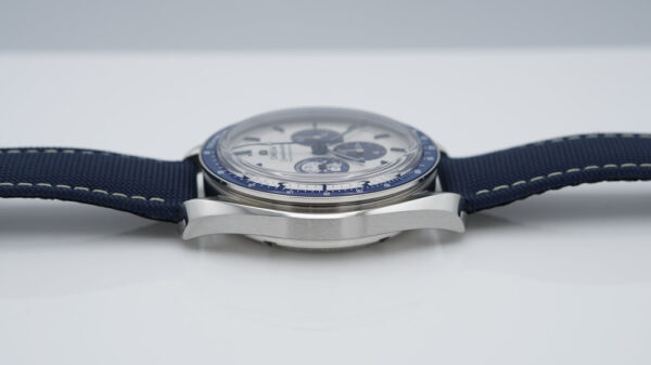 MINT Omega SPEEDMASTER SILVER SNOOPY AWARD 50TH ANNIVERSARY 2022 FULL SET - Image 4
