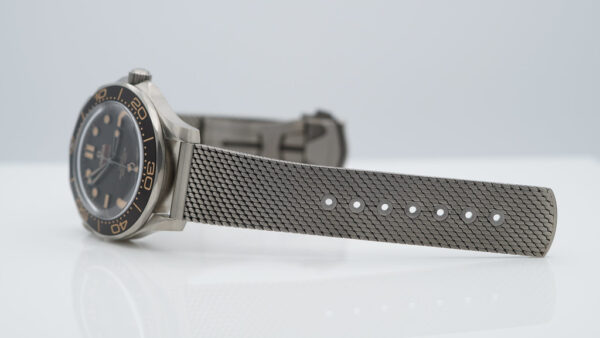 Omega SEAMASTER DIVER 300M 007 JAMES BOND TITANIUM MESH BRACELET 2022 FULL SET - Image 6