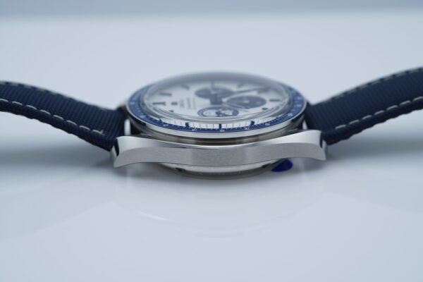 Omega SPEEDMASTER SILVER SNOOPY AWARD 50TH ANNIVERSARY 2023 FULL SET - Image 3