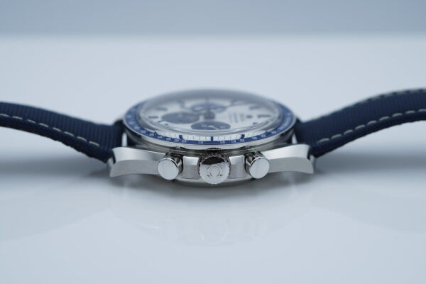 Omega SPEEDMASTER SILVER SNOOPY AWARD 50TH ANNIVERSARY 2023 FULL SET - Image 4
