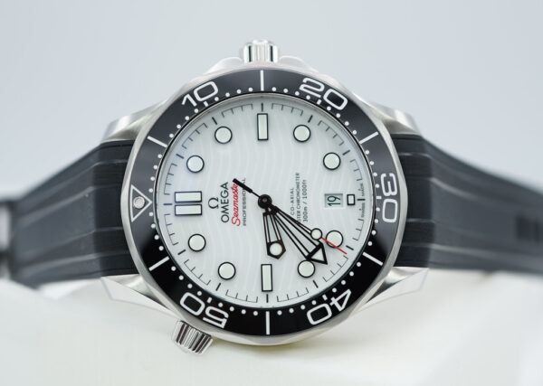 Omega SEAMASTER DIVER 300M WHITE WAVE DIAL RUBBER STRAP 2022 FULL SET - Image 10