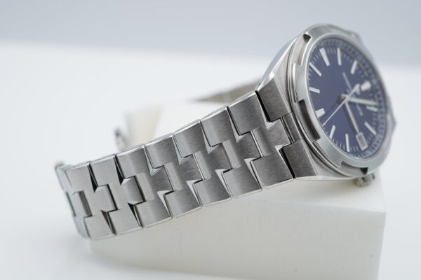 Vacheron CONSTANTIN OVERSEAS 4500V STAINLESS STEEL BLUE DIAL 2021 WARRANTY FULL SET - Image 5