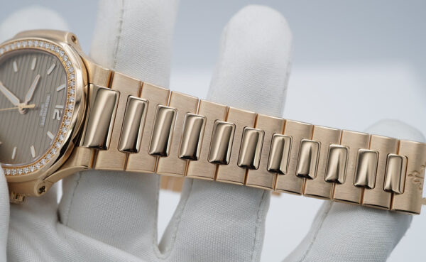 Patek PHILIPPE 7118/1200R NAUTILUS 18K ROSE GOLD DIAMOND BEZEL 2021 FULL SET - Image 5
