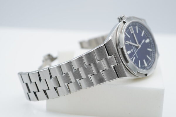 Vacheron CONSTANTIN OVERSEAS 4500V STAINLESS STEEL BLUE DIAL 2021 WARRANTY FULL SET - Image 6