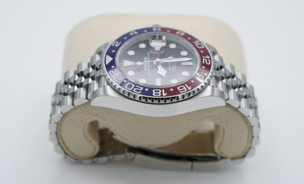 Rolex 126710BLRO PEPSI GMT MASTER II RED BLUE BEZEL JUBILEE 2023 FULL SET - Image 4