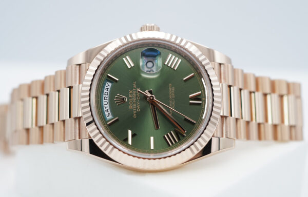 Rolex 228235 DAY DATE 40 ROSE GOLD OLIVE GREEN ROMAN DIAL 2023 COMPLETE SET - Image 10