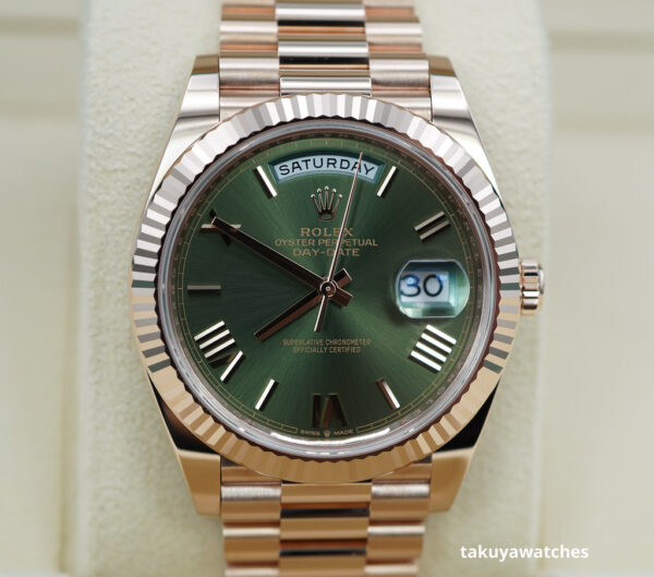 Rolex 228235 DAY DATE 40 ROSE GOLD OLIVE GREEN ROMAN DIAL 2023 COMPLETE SET